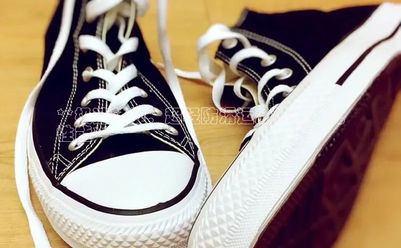 意昂体育百度 H5**极速轻捷：超轻防滑运动鞋的非凡
性能**