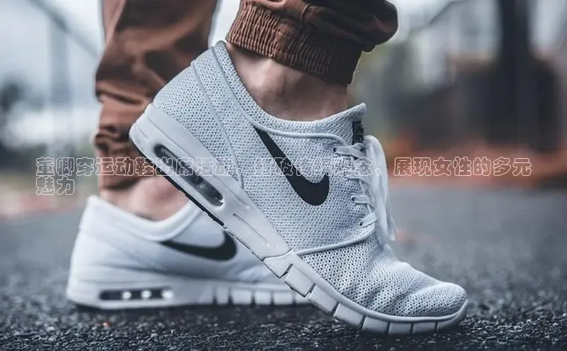 意昂体育官网百度教育董卿穿运动鞋出席活动，打破传统观念，展现女性的多元
魅力