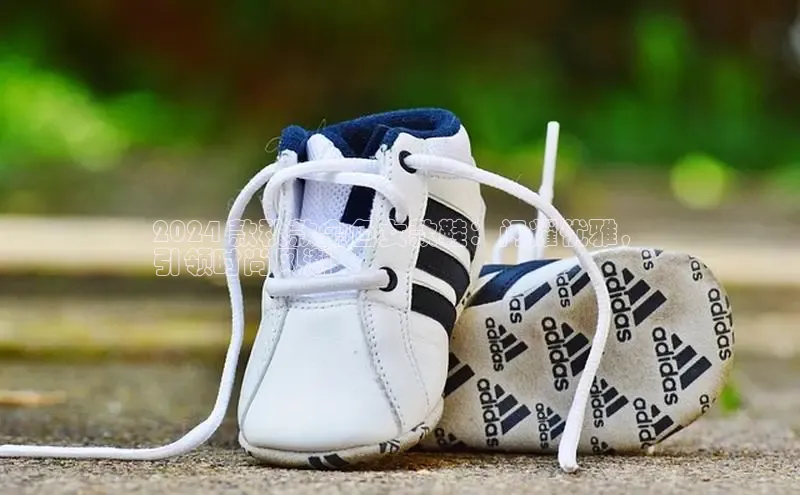 意昂体育度社团赞助平台2024 款秋款金色女款鞋：闪耀优雅，
引领时尚风潮