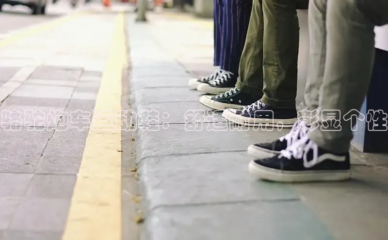 意昂体育入口文心一言骆驼炮车运动鞋：舒适耐用，彰显个性