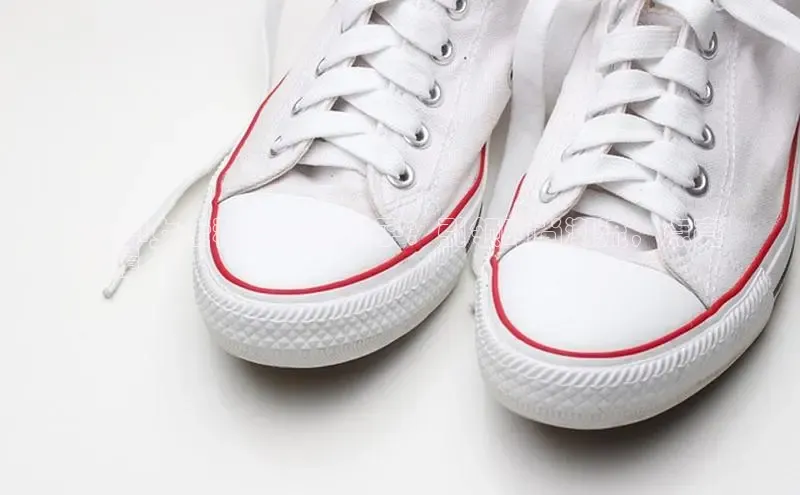 意昂意昂体育器2024女士秋冬新款鞋子：引领时尚潮流，点亮
步履