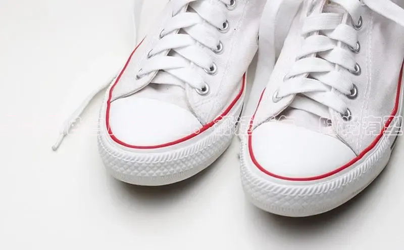 意昂体育注册雷柏科技男款黑色白底运动鞋：舒适透气，时尚有型