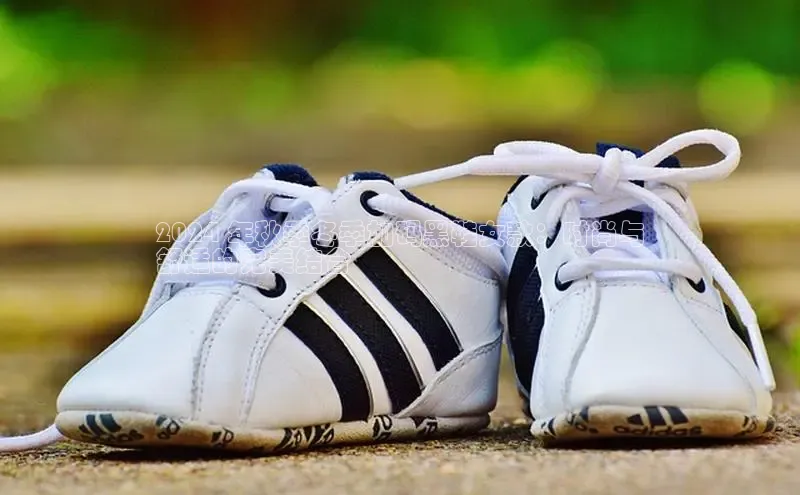 意昂注册官网梯哥哥科技2024 年秋季冬季加码黑鞋女款：时尚与
舒适的完美结合