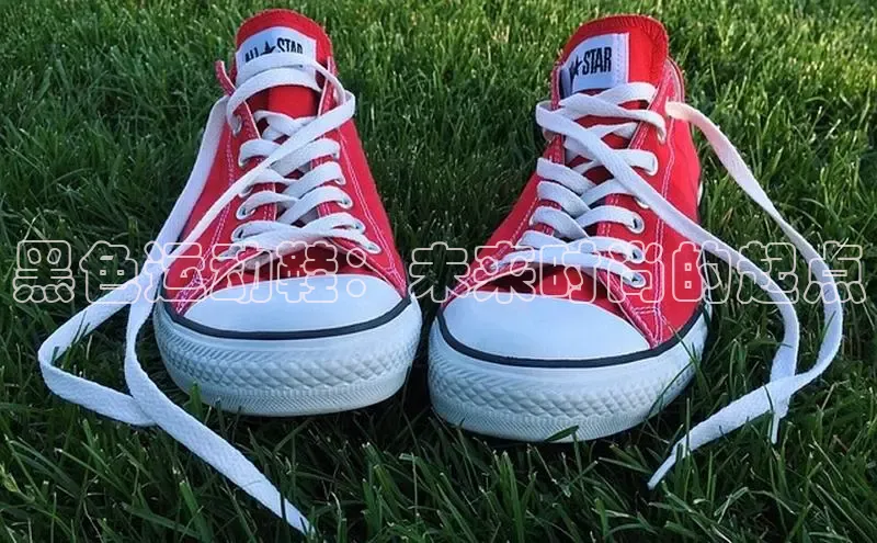 黑色运动鞋：未来时尚的起点