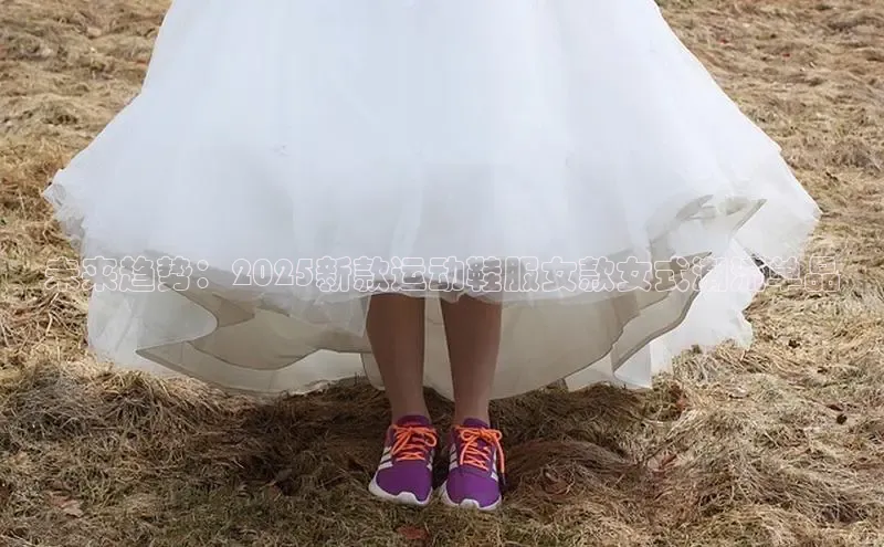未来趋势：2025新款运动鞋服女款女式潮流单品